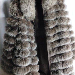 Brilliant way to wear fur in warmer climate.